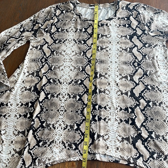 Green Envelope 1X Snakeskin Tunic very soft to touch - Picture 8 of 13